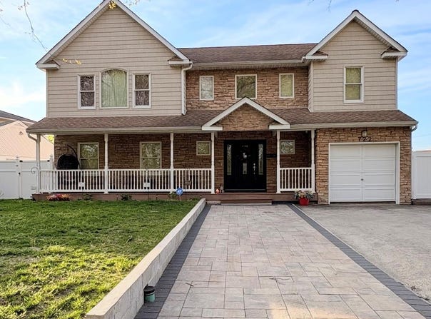 722 Palmetto Drive, Franklin Square, NY 11010