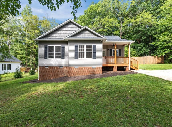604 E Oakwood Street, Mebane, NC 27302