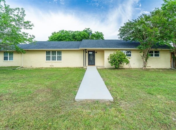 806 N Poplar Street, Leonard, TX 75452