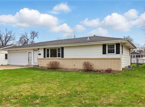 621 Monroe Street S, Shakopee, MN 55379