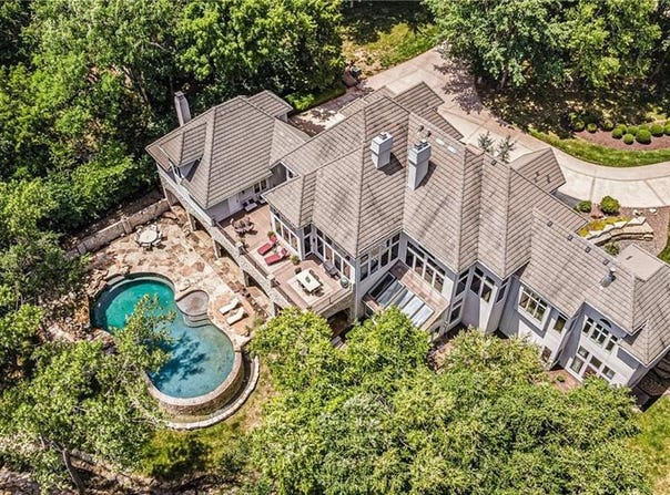 425 NE Saint Andrews Circle, Lee's Summit, MO 64064
