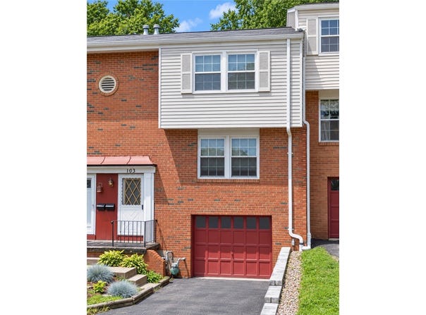 103 Hickory Cir, North Strabane, PA 15317