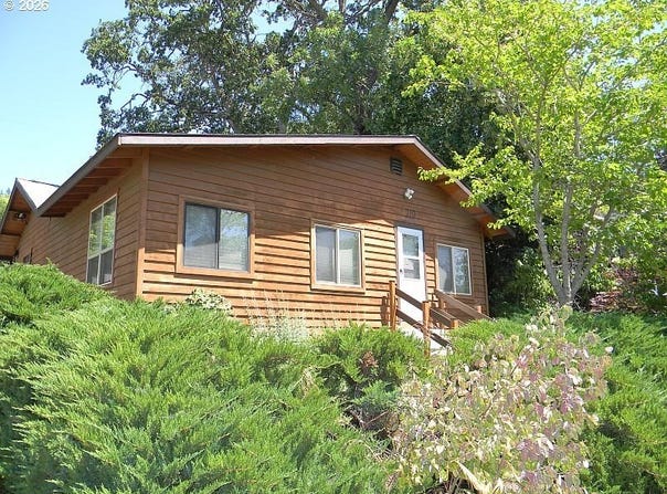 210 W FRANKLIN St, Bingen, WA 98605