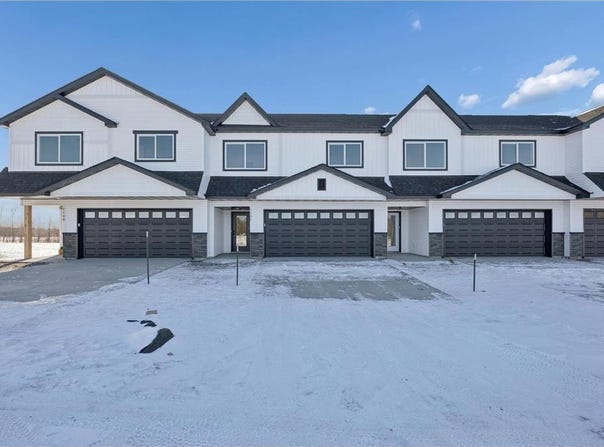 1102 45th Avenue NE, Saint Cloud, MN 56304