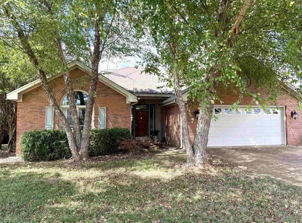 305 E Pershing Ave, Muscle Shoals, AL 35661