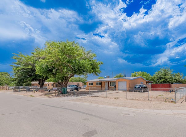 4001 DONALD Road SW, Albuquerque, NM 87105