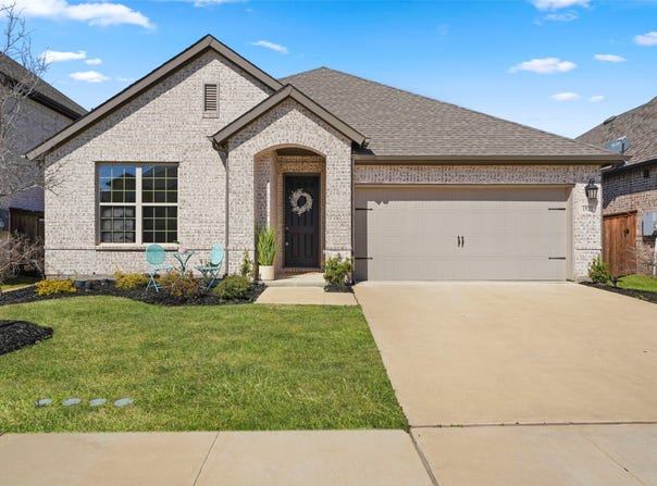 1921 Braided Mane Avenue, Aubrey, TX 76227