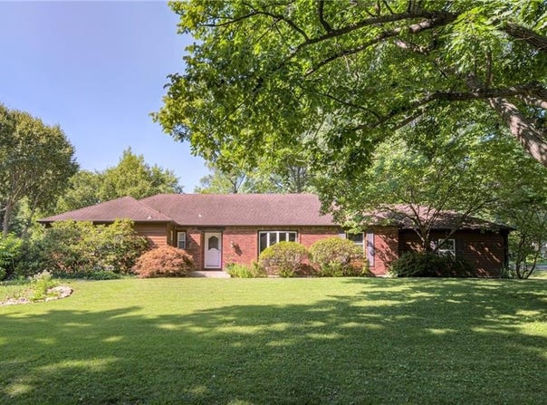 8224 Linden Drive, Prairie Village, KS 66208