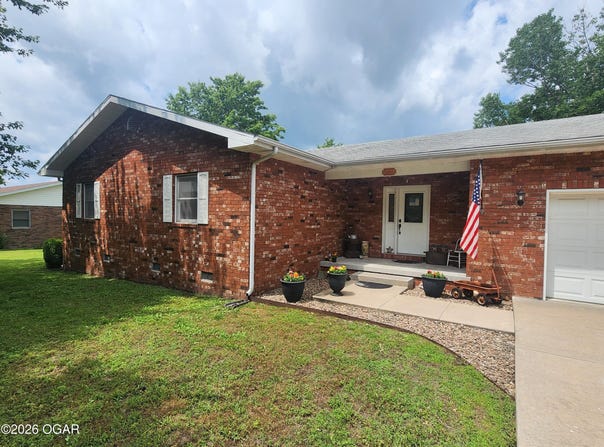 1803 Hagny, Lamar, MO 64759