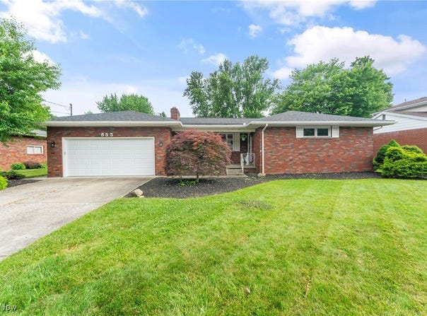 853 Almasy Drive, Campbell, OH 44405