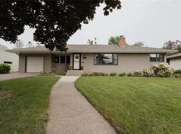 1141 Summer Street, Roseville, MN 55113