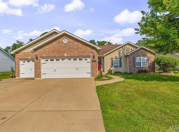 338 Autumn Chase Lane, Farmington, MO 63640