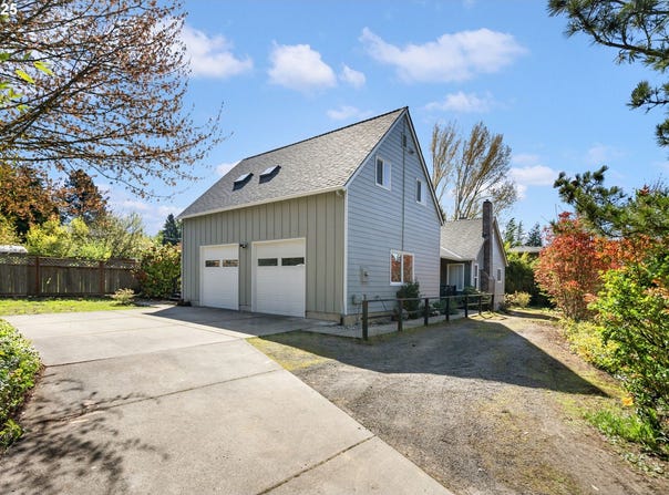 6218 SW GARDEN HOME RD, Portland, OR 97219