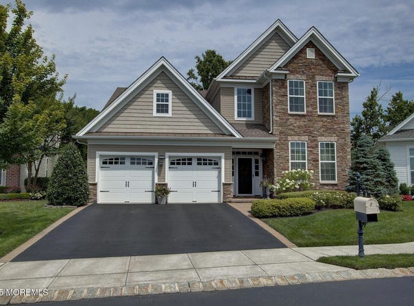 5 Pebble Creek Court, Tinton Falls, NJ 07724
