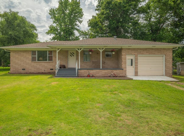 212 N School Street, Goodman, MO 64843