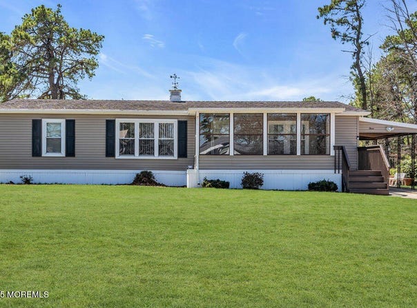 3 Gloria Lane, Barnegat, NJ 08005