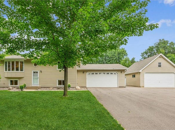 487 Lois Lane, Lino Lakes, MN 55014
