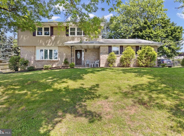 1945 NORMANDIE DRIVE, YORK, PA 17408