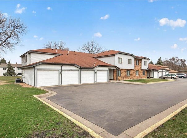 20 94th Circle NW, Coon Rapids, MN 55448