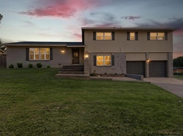 1063 Rolling Meadows Court, Bartlesville, OK 74006