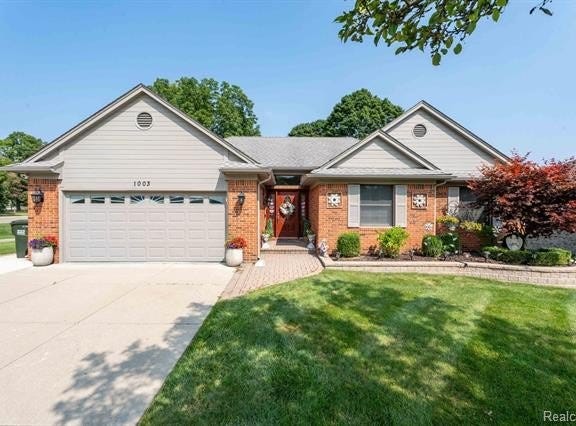 1003 Bembridge Drive, Rochester Hills, MI 48307