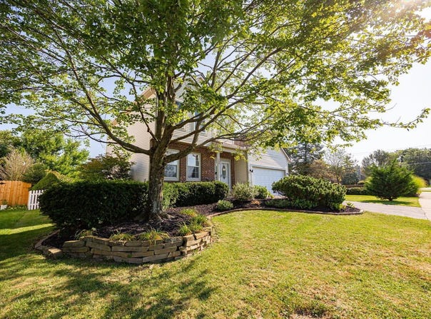 100 Brooksedge Drive, Pataskala, OH 43062