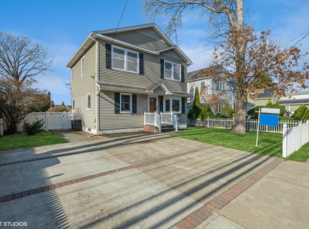 733 Albin Avenue, West Babylon, NY 11704