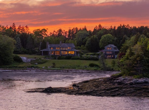 10 Cromwell Cove Road, Harpswell, ME 04079
