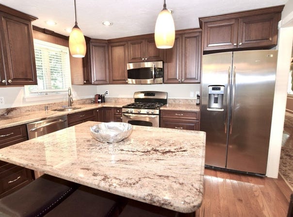 80 Pine Hill Blvd, Mashpee, MA 02649
