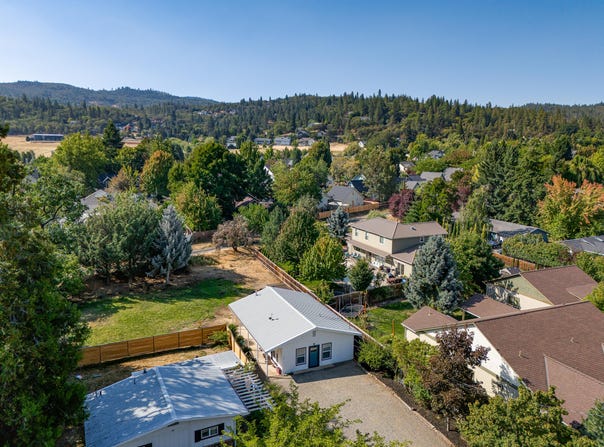 700 Hueners Lane, Jacksonville, OR 97530