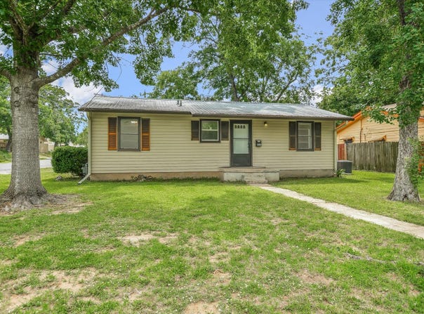 401 S Avenue C, Elgin, TX 78621