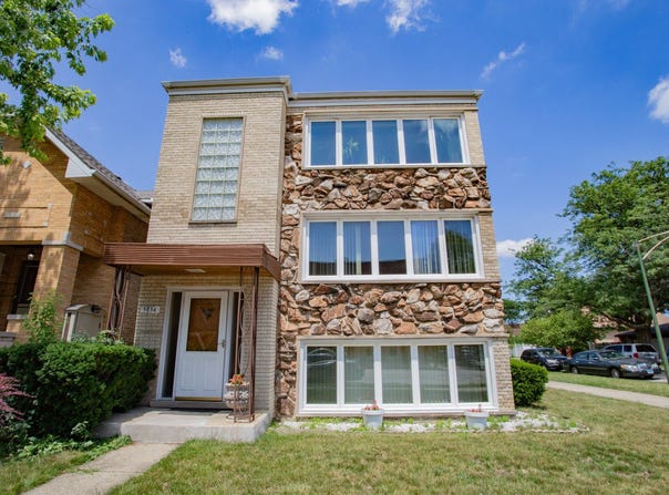 5834 W Foster Avenue, Chicago, IL 60630