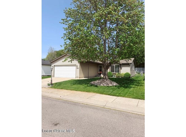 1890 Bounty Loop, Hayden, ID 83835