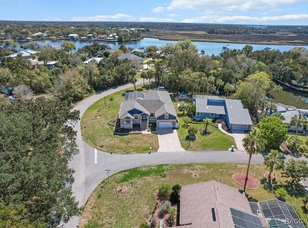 11752 W Valley Spring Lane, Homosassa, FL 34448