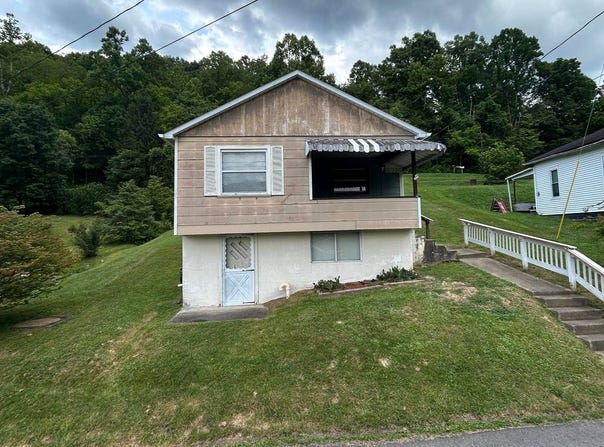 12 Crown Street, Worthington, WV 26591