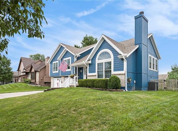 107 Amaryllis Circle, Smithville, MO 64089