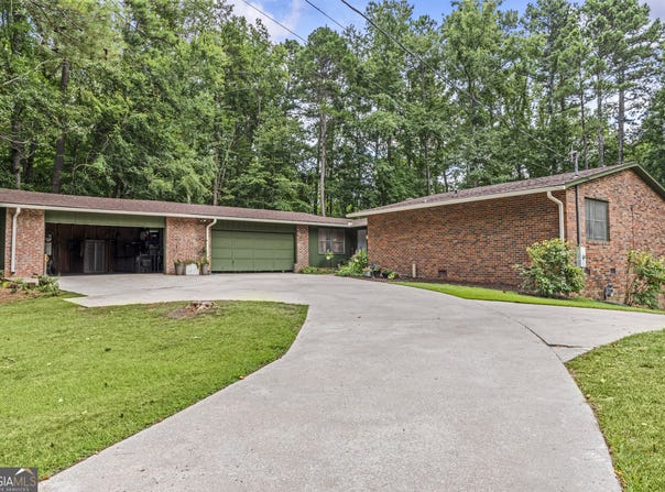 844 Sherwood, Elberton, GA 30635