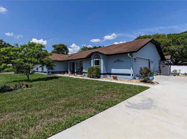 5521 OAK STREET, MOUNT DORA, FL 32757