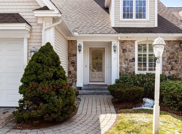 11 Swan Ln, Andover, MA 01810