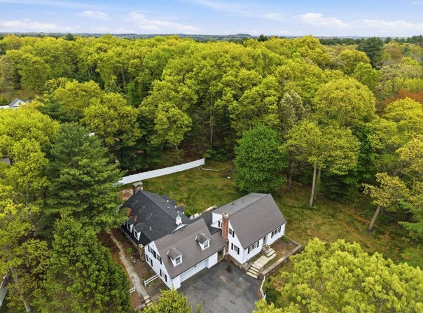 7 Page Rd, Bedford, MA 01730