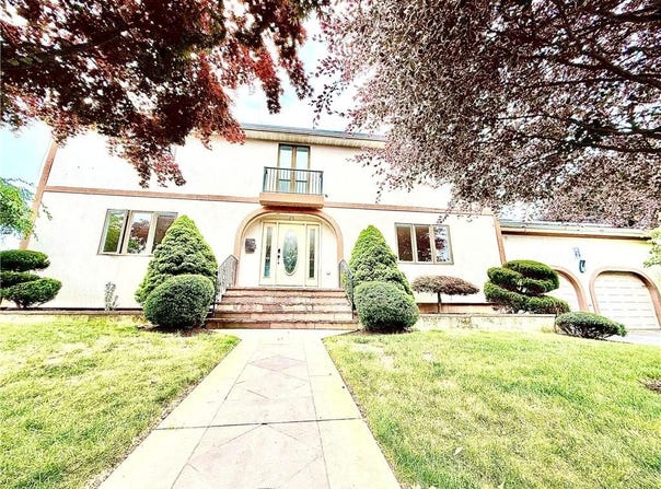 74 Plymouth Road, East Providence, RI 02914