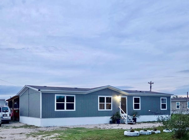 128 Ciervo St, Cedar Creek, TX 78612