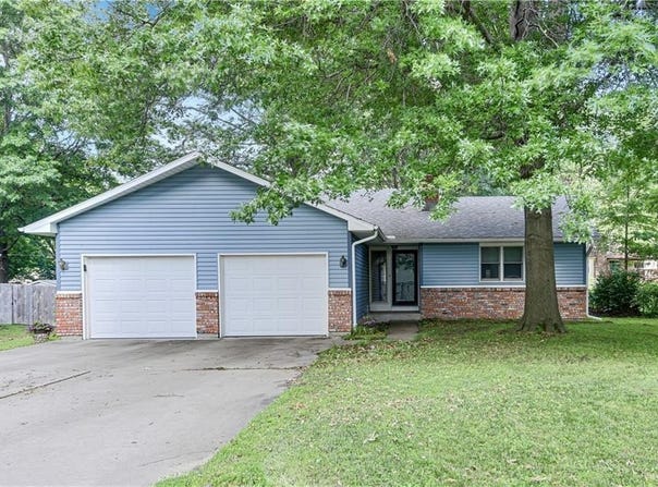 207 S Broadmoor Street, Louisburg, KS 66053