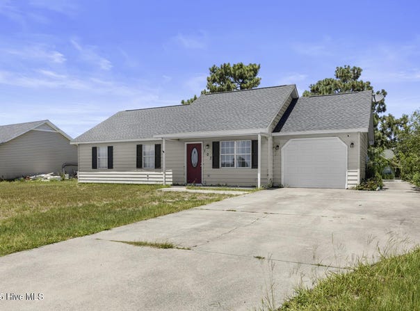107 Foxtrace Lane, Hubert, NC 28539