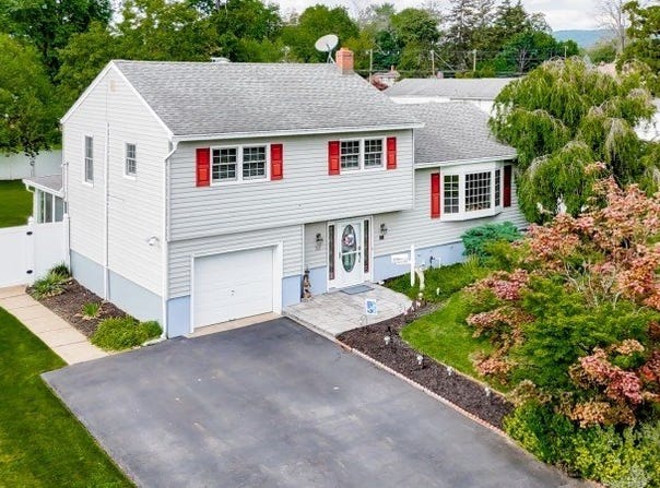27 Dixon Pl, Wayne Twp., NJ 07470-3609