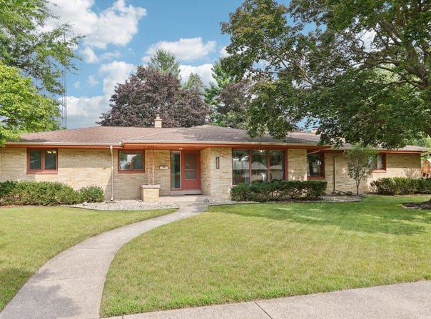 308 Donald Dr, Burlington, WI 53105