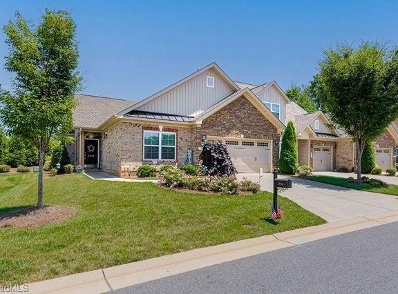 2926 York Place Drive, Walkertown, NC 27051
