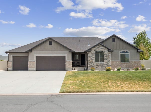 393 S ROADSTER, Grantsville, UT 84029