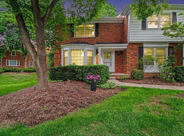 7 Barbour Lane, Bloomfield Hills, MI 48304