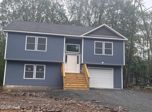 143 Iroquois Road, Shohola, PA 18458